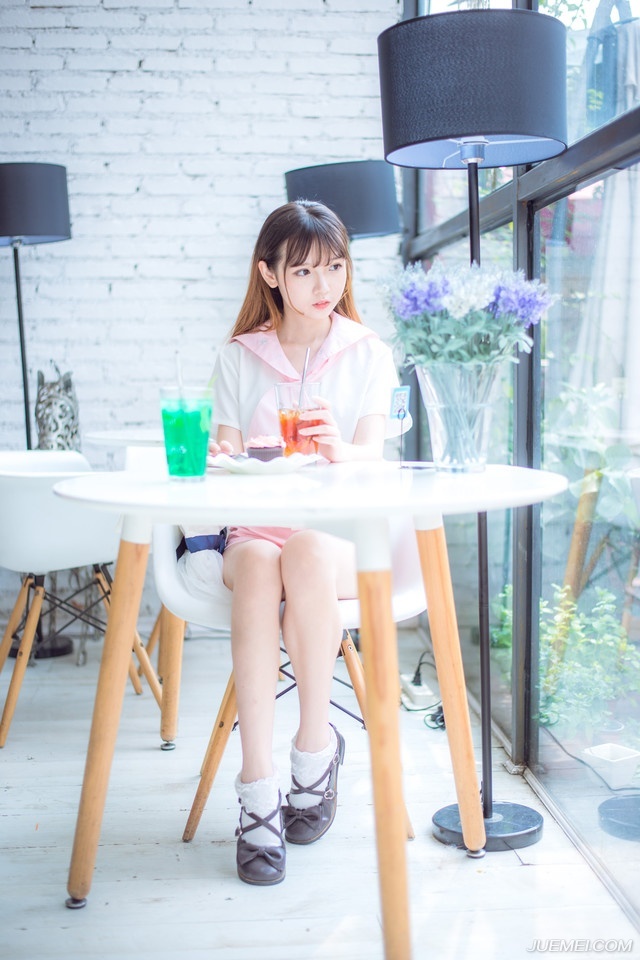 “告诉各营战士，莫要抵抗，不会有事的。”孟达淡然道。